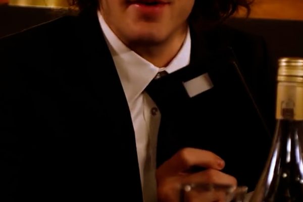 He Asked to Split the Bill — And the Girls Instantly Turned on Him