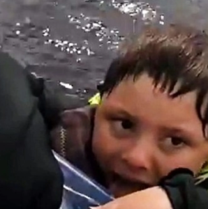 Kayaker Saves Child Abandoned by Drunk Father in Middle of River