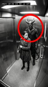 She Thought She Was Alone… Then She Felt Something Right Behind Her 😳